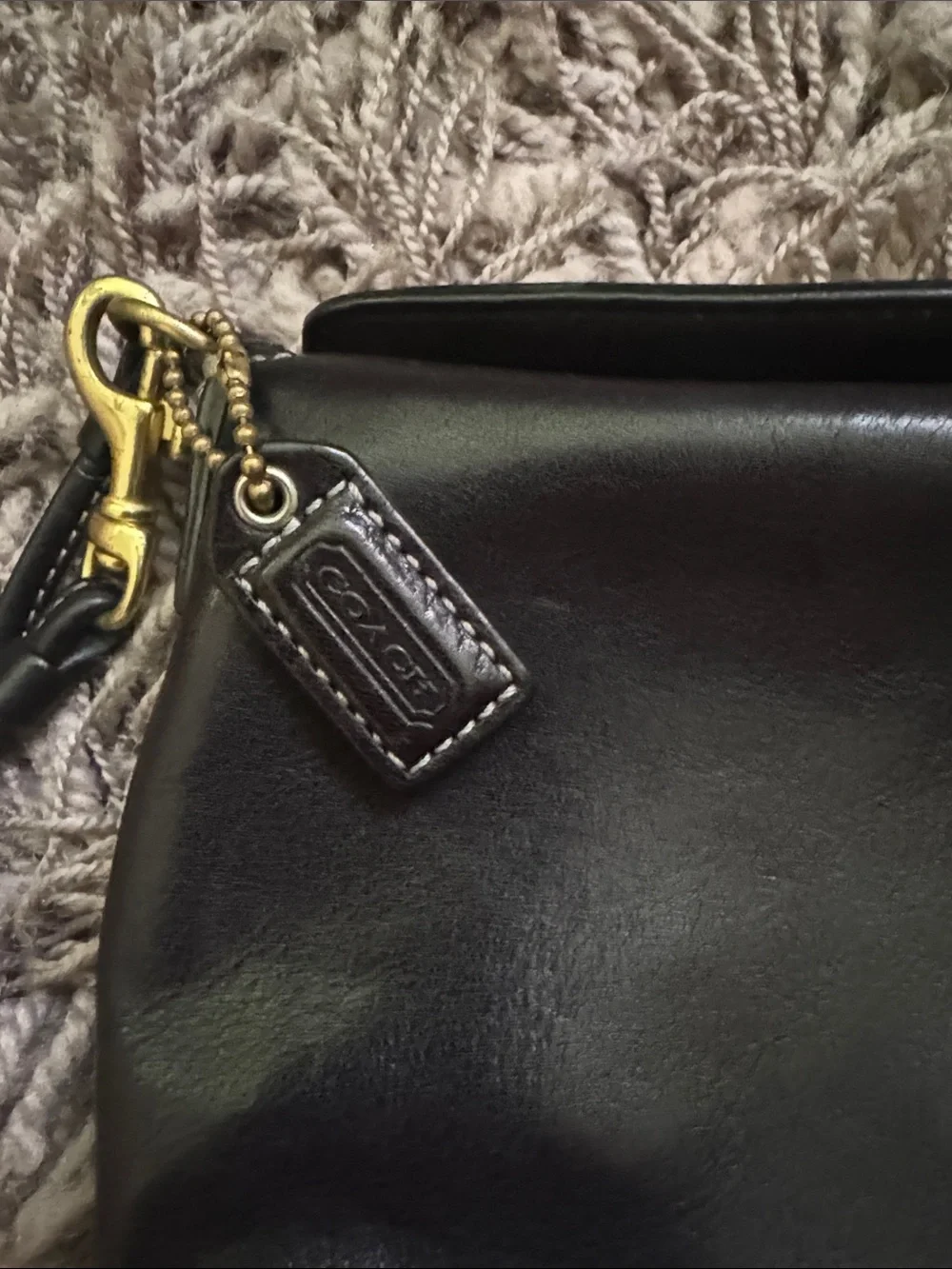 Vintage 90s Coach Black Leather Wristlet with Gold Turn Lock Hardware - Picture 2 of 7